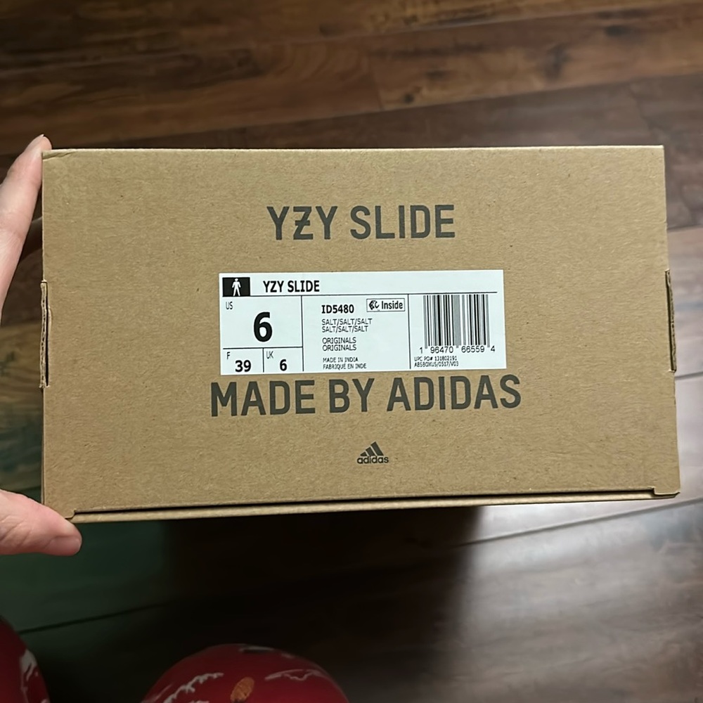 BRAND NEW Yeezy slide “salt” 6M
